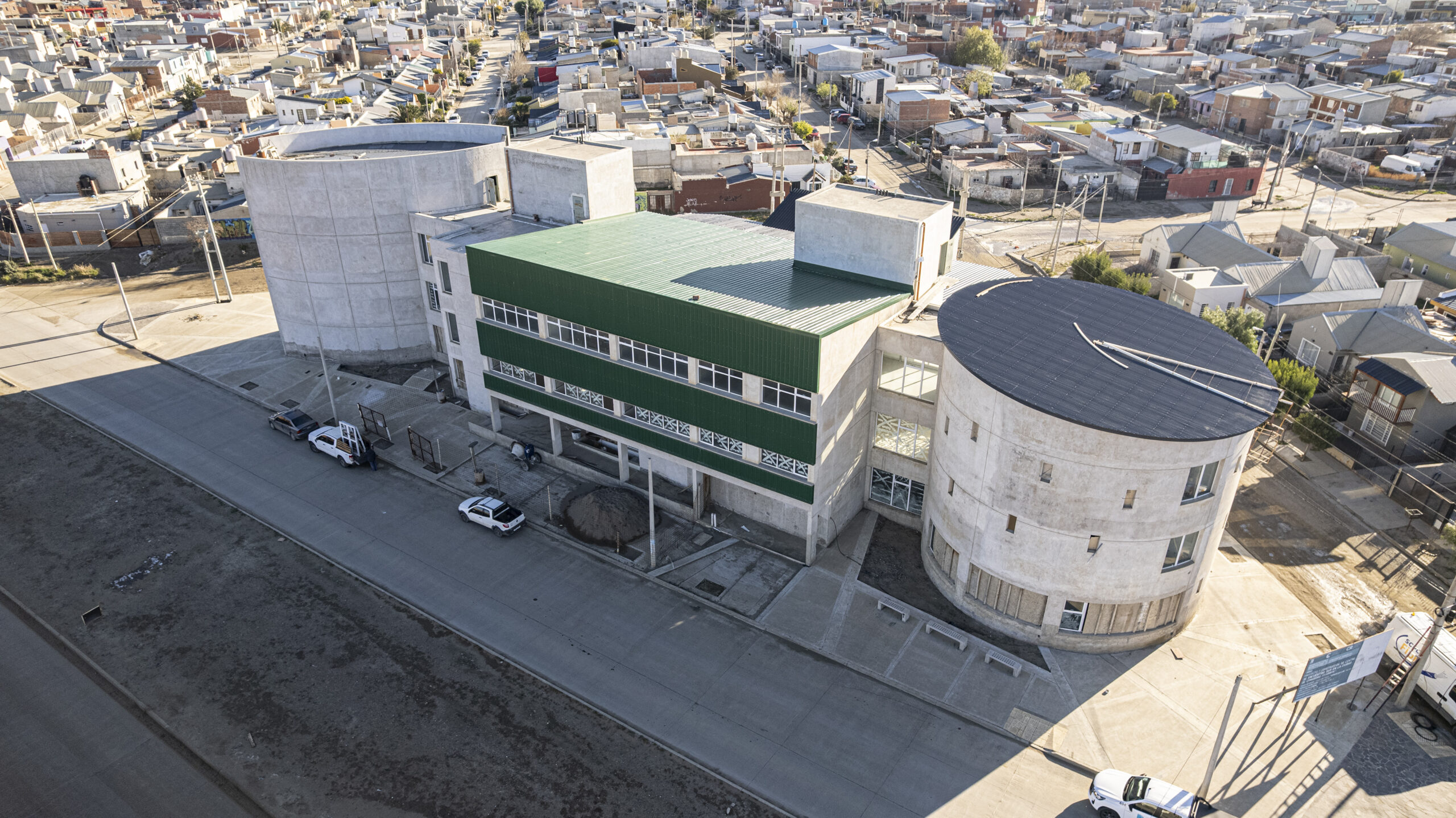 Tras la reactivación de la construcción, Othar recorrió la obra del Centro de Encuentro Zona Sur