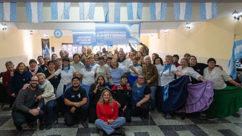 Adultos mayores de zona norte celebraron el 9 de Julio