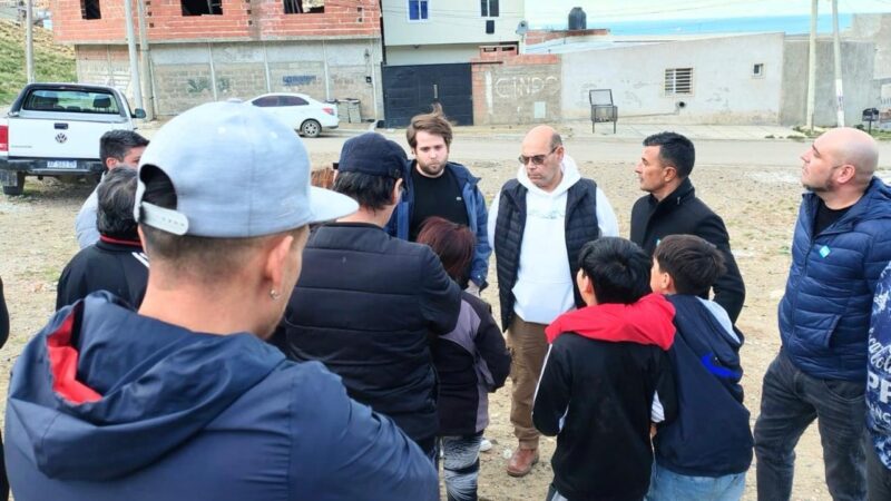 Funcionarios municipales se reunieron con vecinos de barrio Newbery