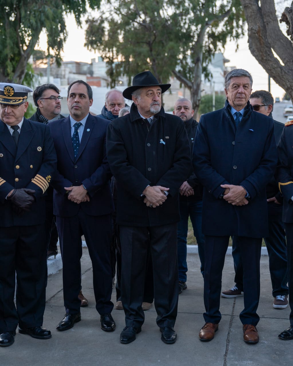 Othar encabezó el izamiento de la bandera y el acto militar por el Día de la Independencia