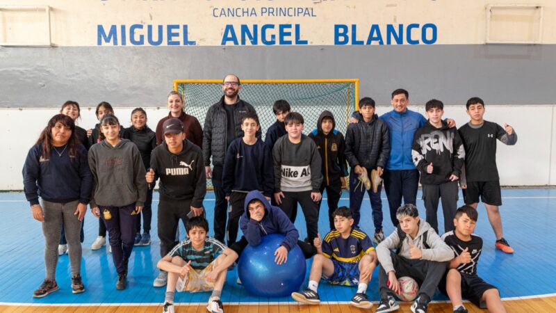 Con actividades recreativas de invierno, los adolescentes de La Esquina fortalecen sus lazos