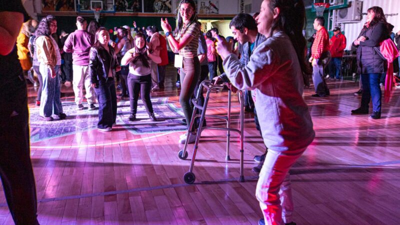 Más de un centenar de personas con discapacidad disfrutaron de la Fiesta Sin Etiquetas