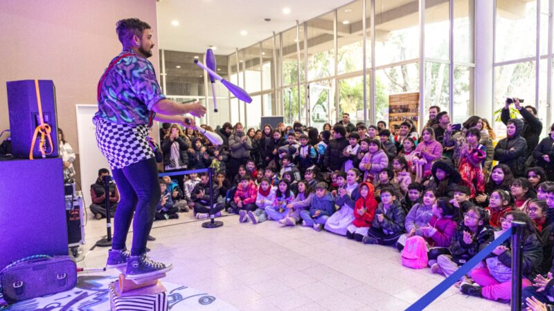 Niños y niñas que asisten a los CPB participan de las actividades de la Feria del Libro