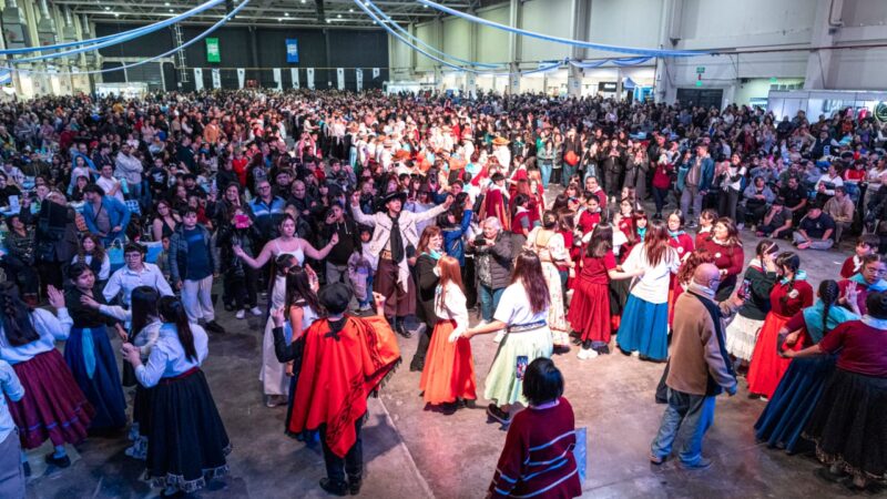 Más de 3000 personas participaron de la primera jornada del Festival por el Día Mundial del Folclore