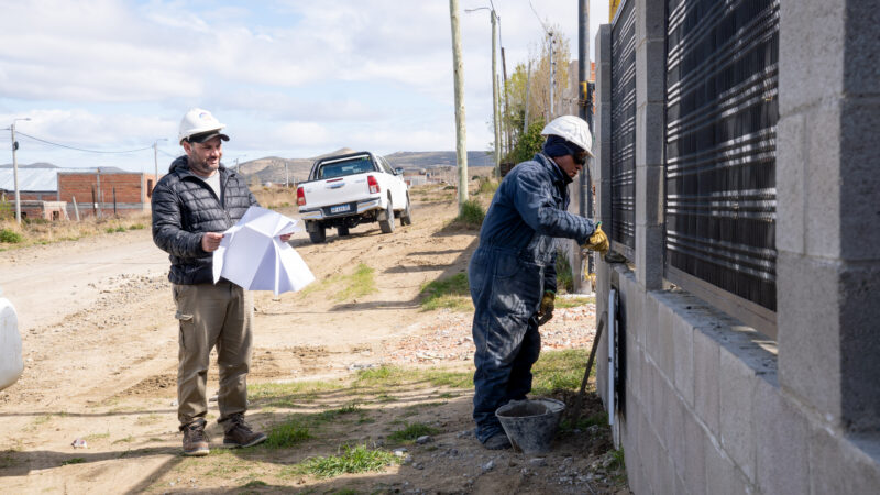 Con la instalación de nichos, comenzó la ampliación de la red de gas natural para el barrio Ara San Juan