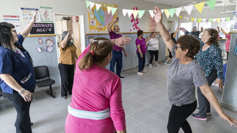 El CAPS Stella Maris brinda taller de actividad física para promover la salud en el barrio