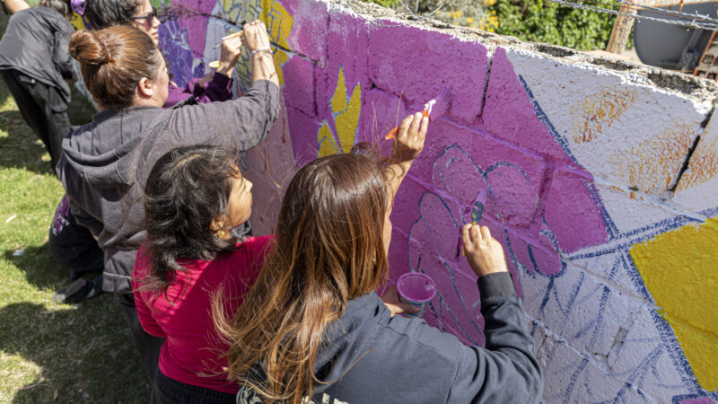 Se realizó una intervención artística en el Parque de la Ciudad en el marco del 25N