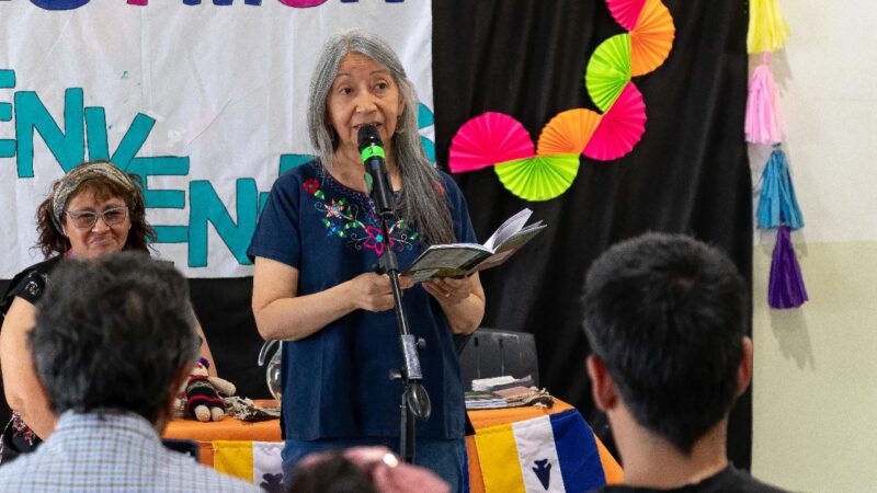Liliana Anacalao presentó su libro “Püchike Choyun – Pequeños brotes”