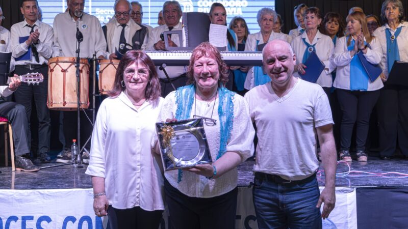 Emotiva celebración por los 20 Años del Coro Municipal «Voces Comodorenses»