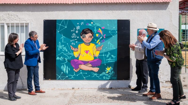El Municipio acompañó la colocación de un mural por el Día Internacional de la ciencia