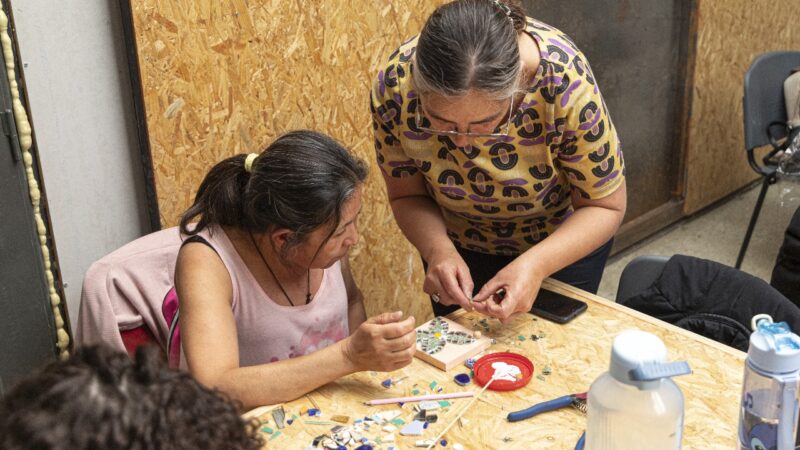 Se concretó la primera edición del Taller de Eco Mosaico con la reutilización de elementos reciclados