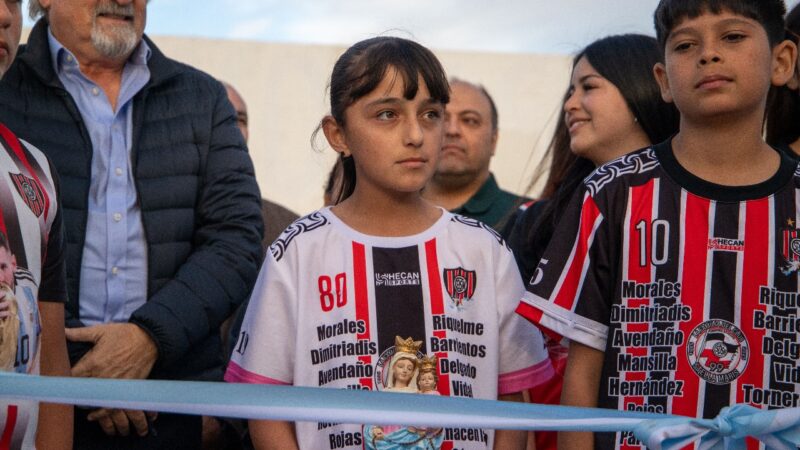 Othar inauguró el playón de césped sintético del Club Stella Maris