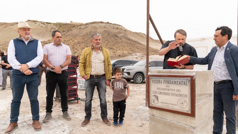Othar acompañó el acto de colocación de la piedra fundamental del Polideportivo del Sindicato de Camioneros   