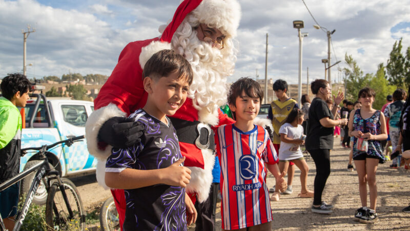 Comodoro celebró la Navidad con el recorrido de Papa Noel por los barrios