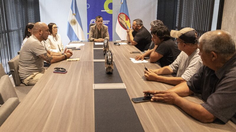 Autoridades municipales se reunieron con agrupaciones de taxistas para analizar la situación del sector