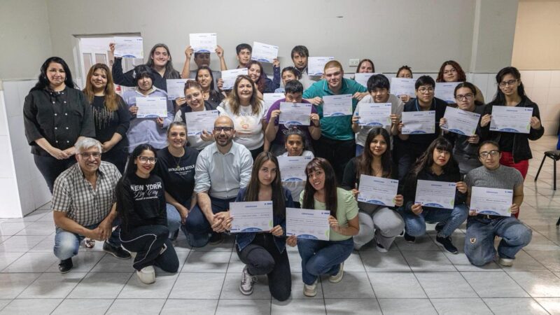 Se celebró el cierre de la capacitación de jóvenes pasteleros en barrio José Fuchs