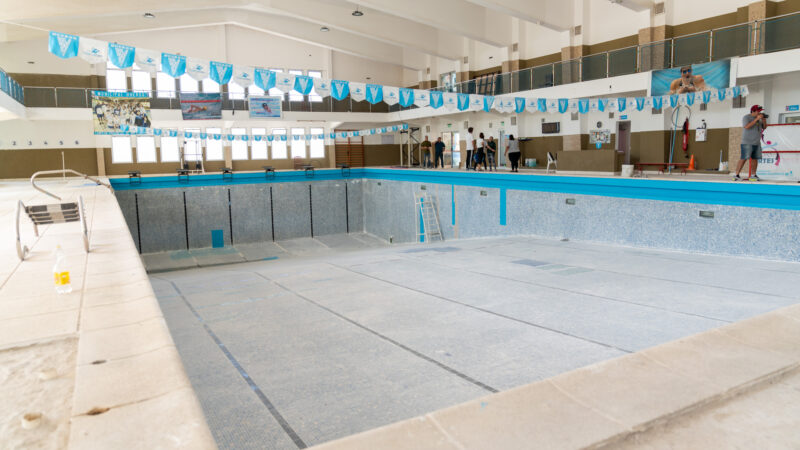 El Municipio avanza con la refacción de la pileta del Club Huergo