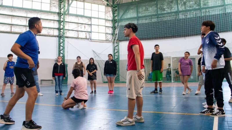 El Municipio dio inicio a las actividades de verano para más de 70 adolescentes y jóvenes