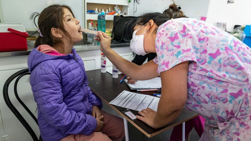 El tráiler de Salud Municipal realiza controles y vacunación para el ciclo lectivo 2026