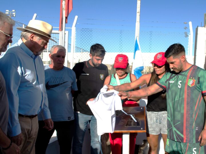 Othar acompañó al Club Deportivo Portugués en la imposición del nombre “José Guerreiro” a su estadio