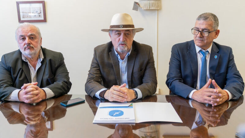 Othar recibió el informe sobre el Cerro Hermitte y proyecta nuevas normas urbanas para prevenir riesgos