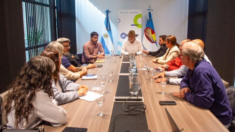 El Municipio presentó a los vecinos afectados por el movimiento del Hermitte, los nuevos estudios realizados por IATASA y SRK