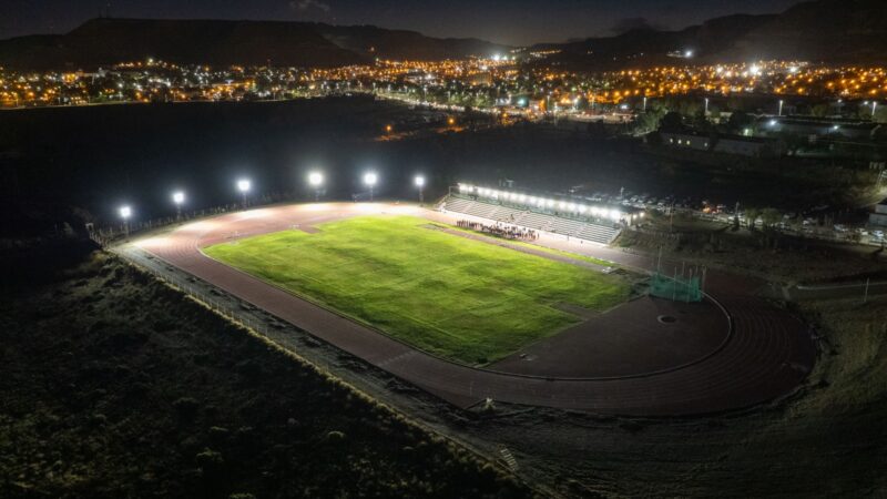Othar inauguró la luminaria de la pista de solado sintético