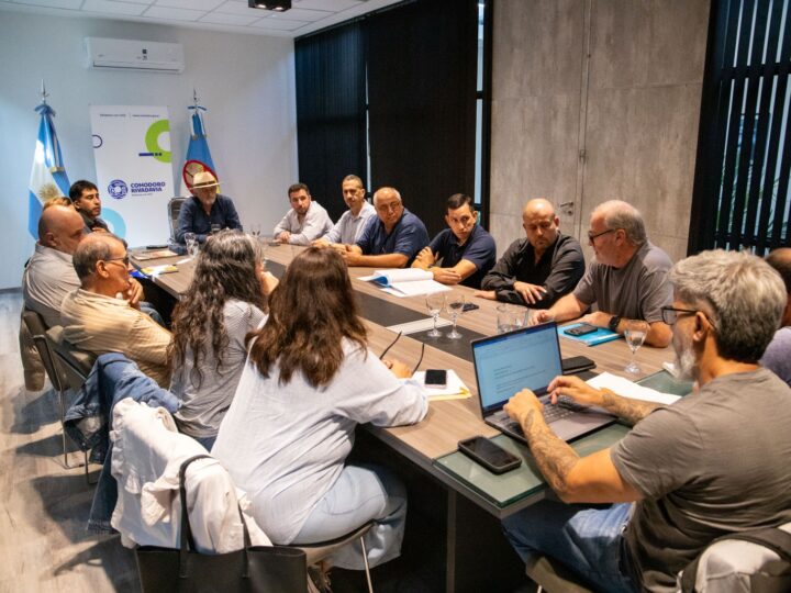 Othar recibió a vecinos afectados por el deslizamiento del cerro Hermitte y acordó con la SCPL restablecer el servicio de agua por zonas