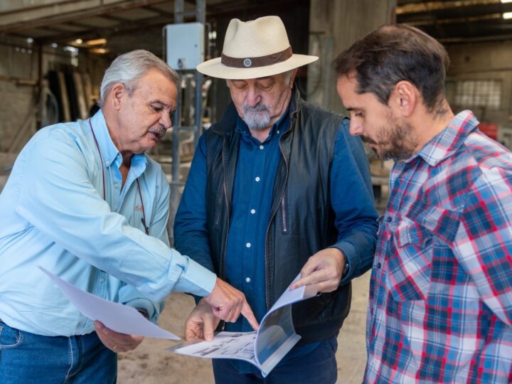 Othar recorrió la empresa PREPAT y destacó la innovación en viviendas modulares