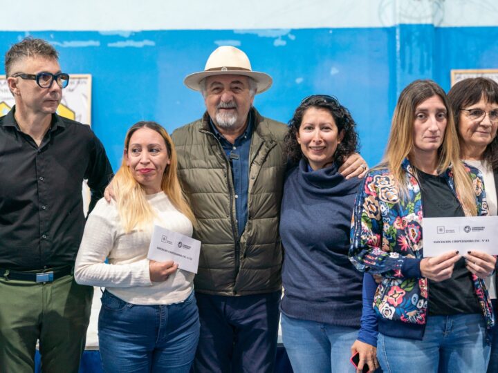 Othar concretó la entrega de más de 341 millones en aportes del FAEM destinado a 84 escuelas