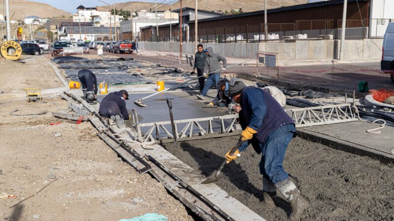 El Municipio avanza con dos importantes obras de pavimentación en Km. 3