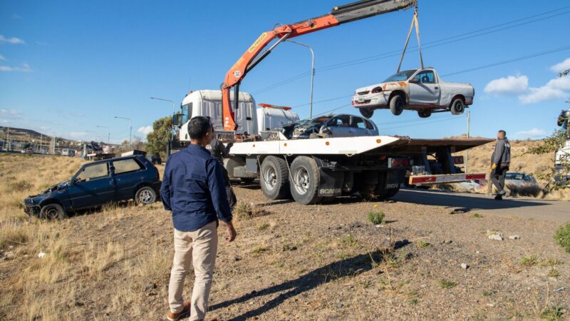 El Municipio continúa el operativo conjunto de remoción de vehículos secuestrados en Ruta 3 y 26