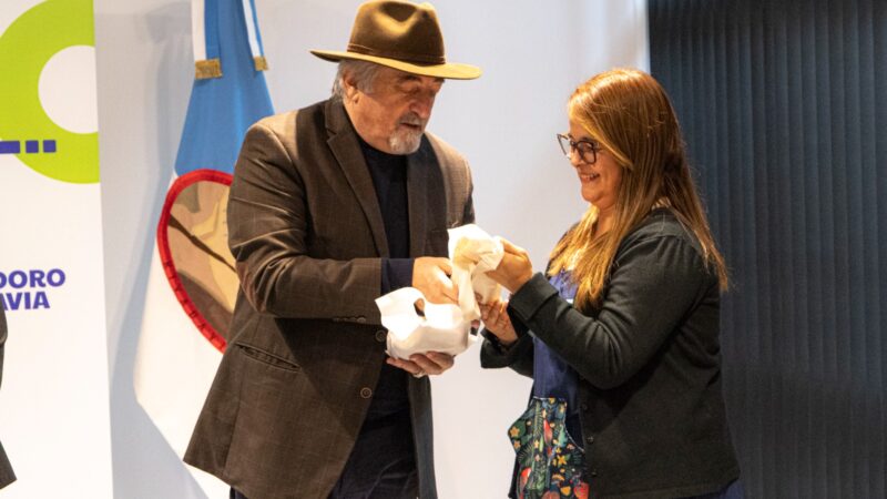 Presentaron a la nueva vicedirectora de la Escuela Municipal ante el intendente
