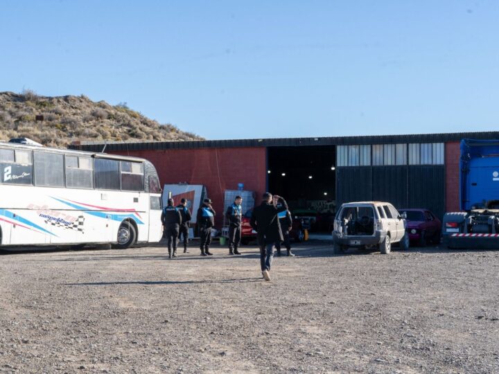 Clausuraron una agencia de autos, un taller y una panadería en zona norte