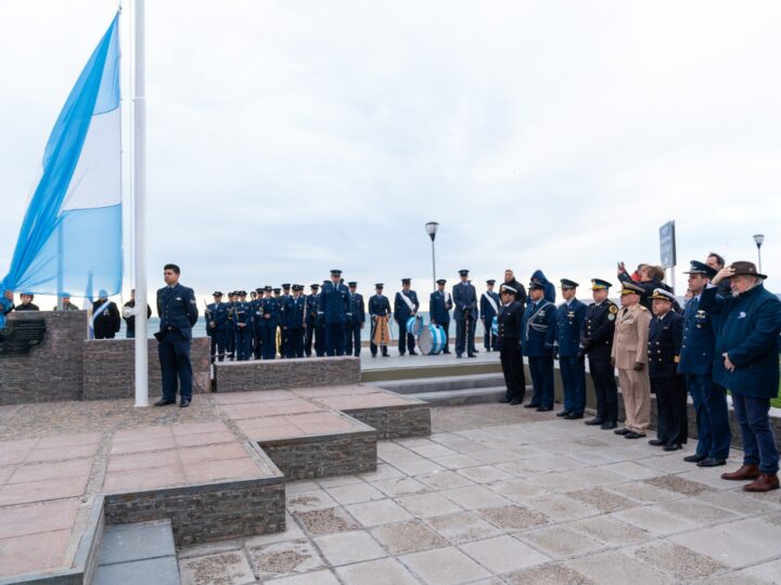 Comodoro conmemoró el Día de la Bandera con un fuerte llamado a rescatar los valores de los fundadores de la Patria