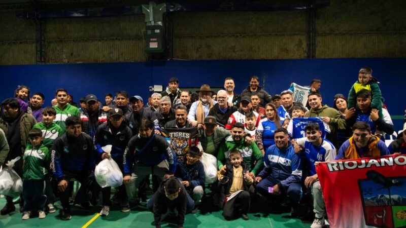 Se entregaron materiales deportivos a la Liga Norteña de Fútbol de los Barrios