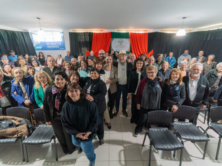 Othar encabezó el primer aniversario del Centro de Día de Adultos Mayores “Papa Francisco”