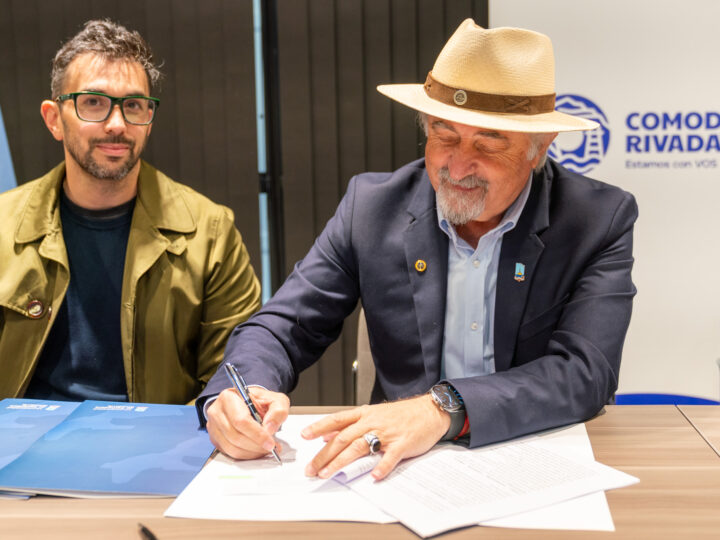 Othar firmó el contrato con MR para el nuevo servicio de transporte público urbano