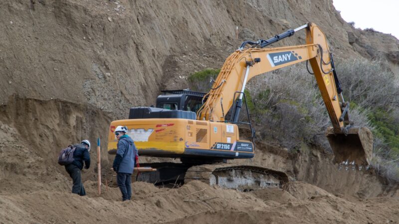 Con maquinaria municipal, comenzaron los trabajos de estabilización del cerro Hermitte
