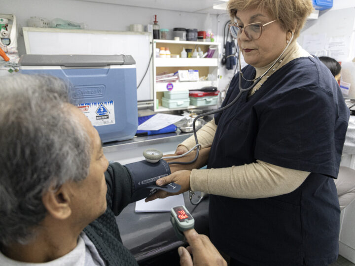 El tráiler de salud municipal inició su atención en el barrio Juan XXIII y permanecerá durante todo junio