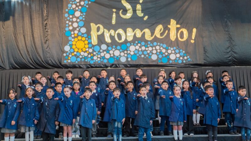 Othar participó de la Promesa a la Bandera de la primera promoción de alumnos de la Escuela Municipal
