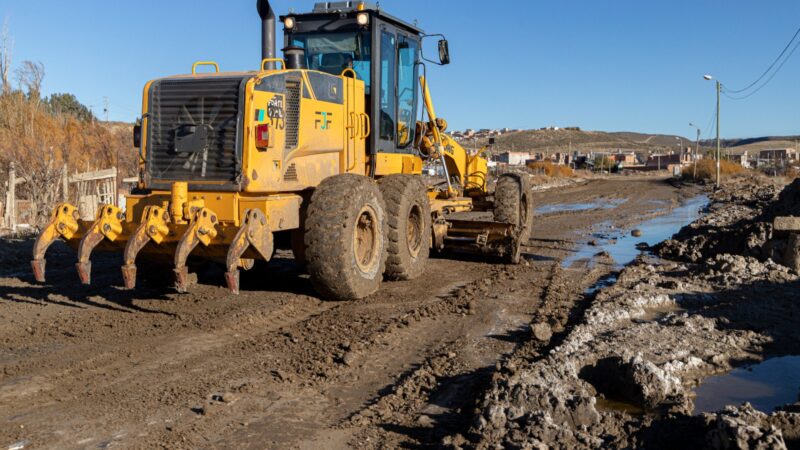 Se intensifican los trabajos para optimar la transitabilidad de la calle Concejal Ávila