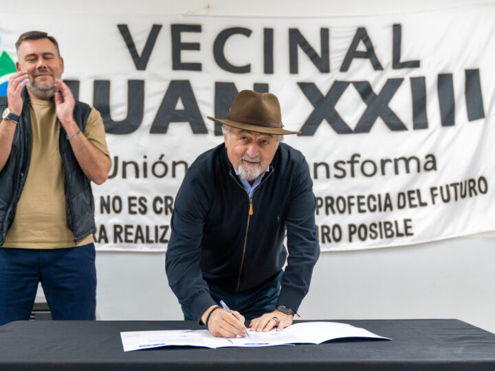 Othar encabezó los festejos por un nuevo aniversario de la Asociación Vecinal de barrio Juan XXIII