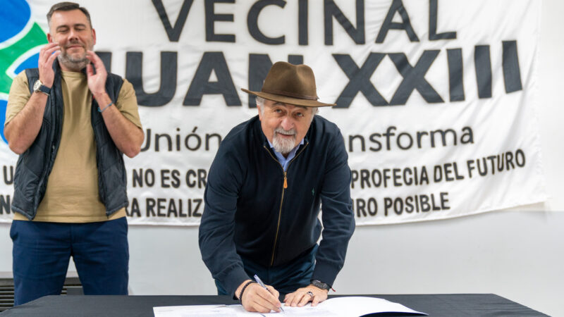 Othar encabezó los festejos por un nuevo aniversario de la Asociación Vecinal de barrio Juan XXIII