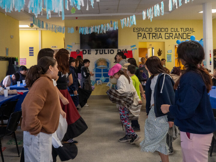Comodoro conmemoró los festejos por el Día de la Independencia en espacios comunitarios