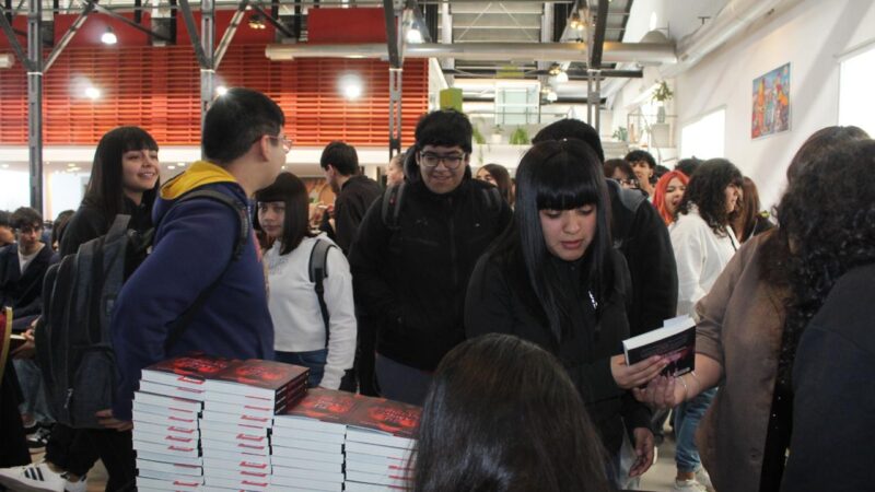300 alumnos recibirán un libro en el marco del programa “Leer nos mueve, leer nos cambia”