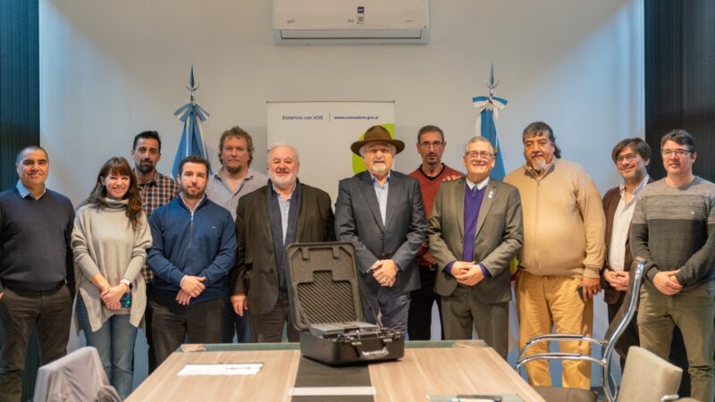 El Municipio entregó equipamiento de alta tecnología a la UNPSJB para el monitoreo y gestión del riesgo geológico