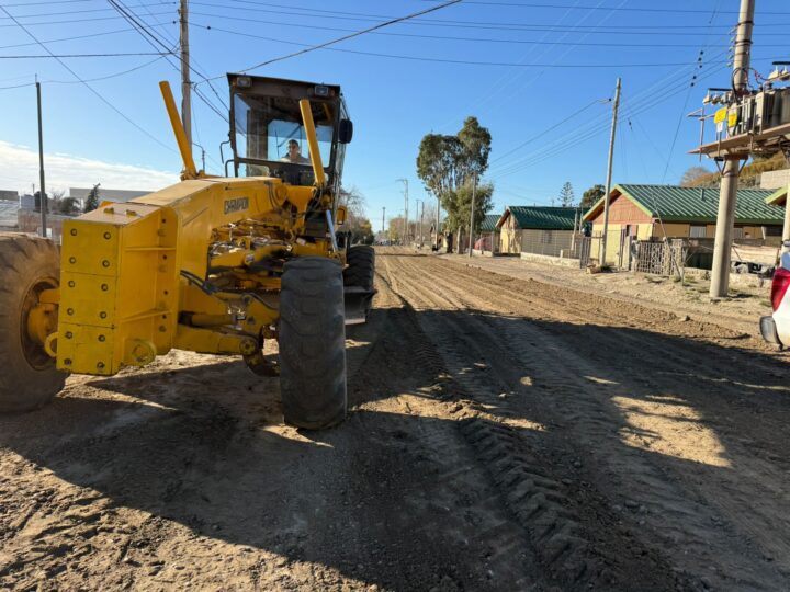 El Municipio continúa con las tareas de mejoramiento vial en los distintos barrios