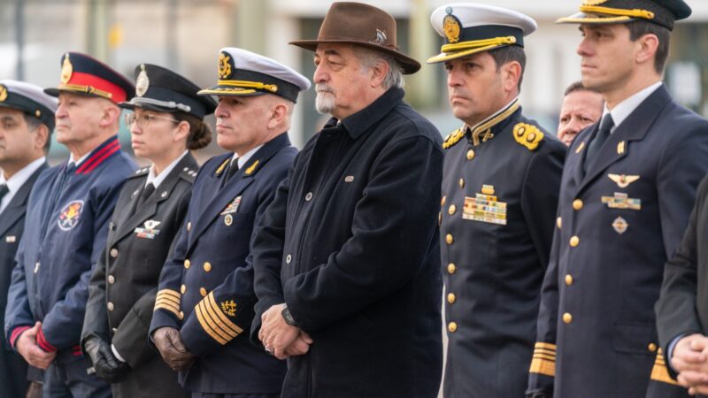 Othar encabezó el acto central por el 210° aniversario de la Independencia en el barrio 9 de Julio