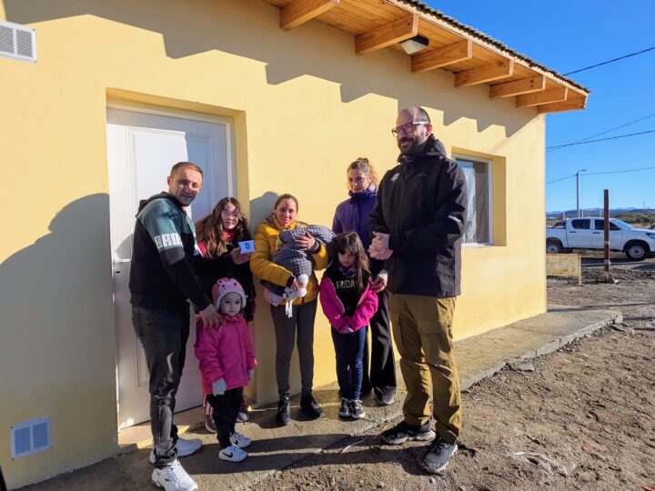 La Municipalidad concretó la entrega de una nueva vivienda social